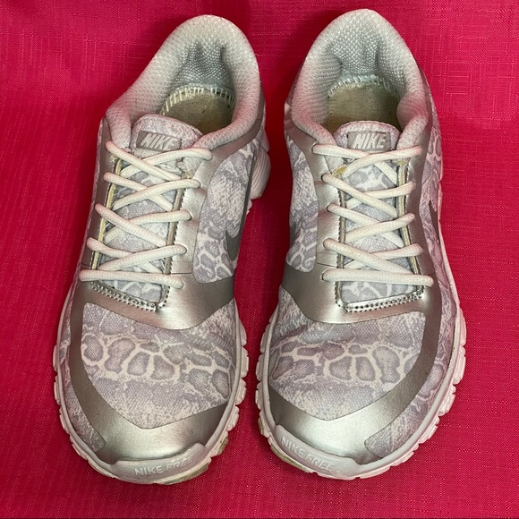 NIKE RUNNING SHOES GRAY SNAKE PRINT SIZE 7.5 - Picture 2 of 12